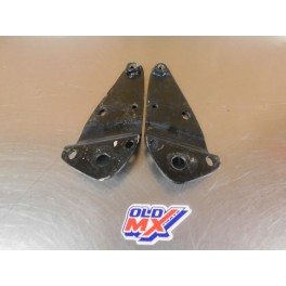 Supports de câles pieds passager Honda CB 125 K3-K4