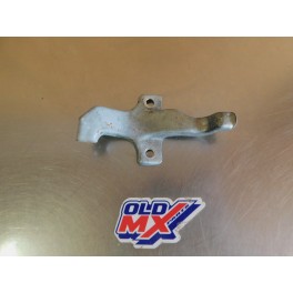 Patte de fixation pompe à huile Suzuki 250 RGV VJ22