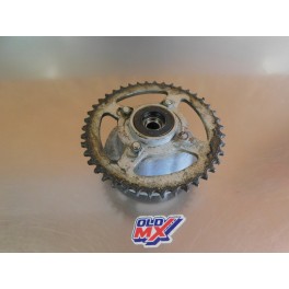 Porte couronne + courrone Suzuki 125 GN