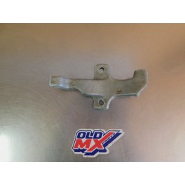Patte de fixation de pompe à huile Suzuki 250 RGV VJ22