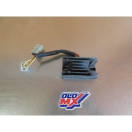 Régulateur de tension Suzuki 250 RGV VJ21