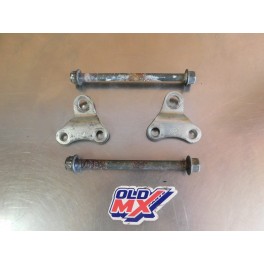 Support + axes moteur Yamaha 250 YZF 2003