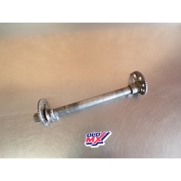 Axe de roue arrière Suzuki 350 DR SE