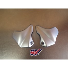 Habillages de tête de fourches neuf SUZUKI 650 GLADIUS 2009-2015