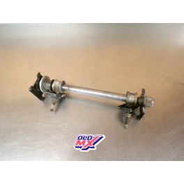 Axe de roue arri&egrave;re + tendeurs Suzuki 250 DR Type SJ41A 1982-1989