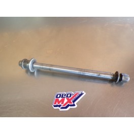 Axe de roue avant Suzuki 600 DR