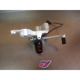 Support de cale pied + p&eacute;dale de frein Ducati 1100 Hypermotard