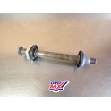 Axe de roue arri&egrave;re Yamaha 250 YZF 2006-2009