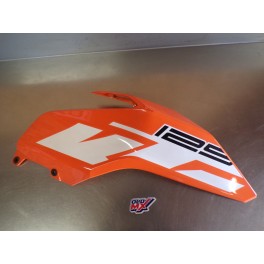 Ecope de r&eacute;servoir avant droit KTM 125 DUKE 2017-2020