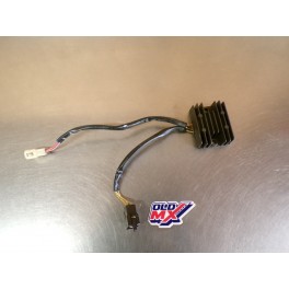 R&eacute;gulateur de tension Suzuki 125 TSR