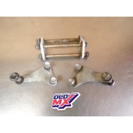 Pattes + axes de fixation moteur Kawasaki 450 KXF 2012-2014