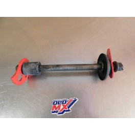 Axe de roue arrière + tendeurs HONDA 125 TL